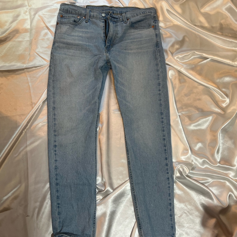 Great condition slim fitting Levi jeans